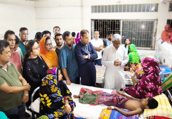 যশোরে এসিড হামলার শিকার পরিবারের পাশে দাঁড়ালেন তারেক রহমান।